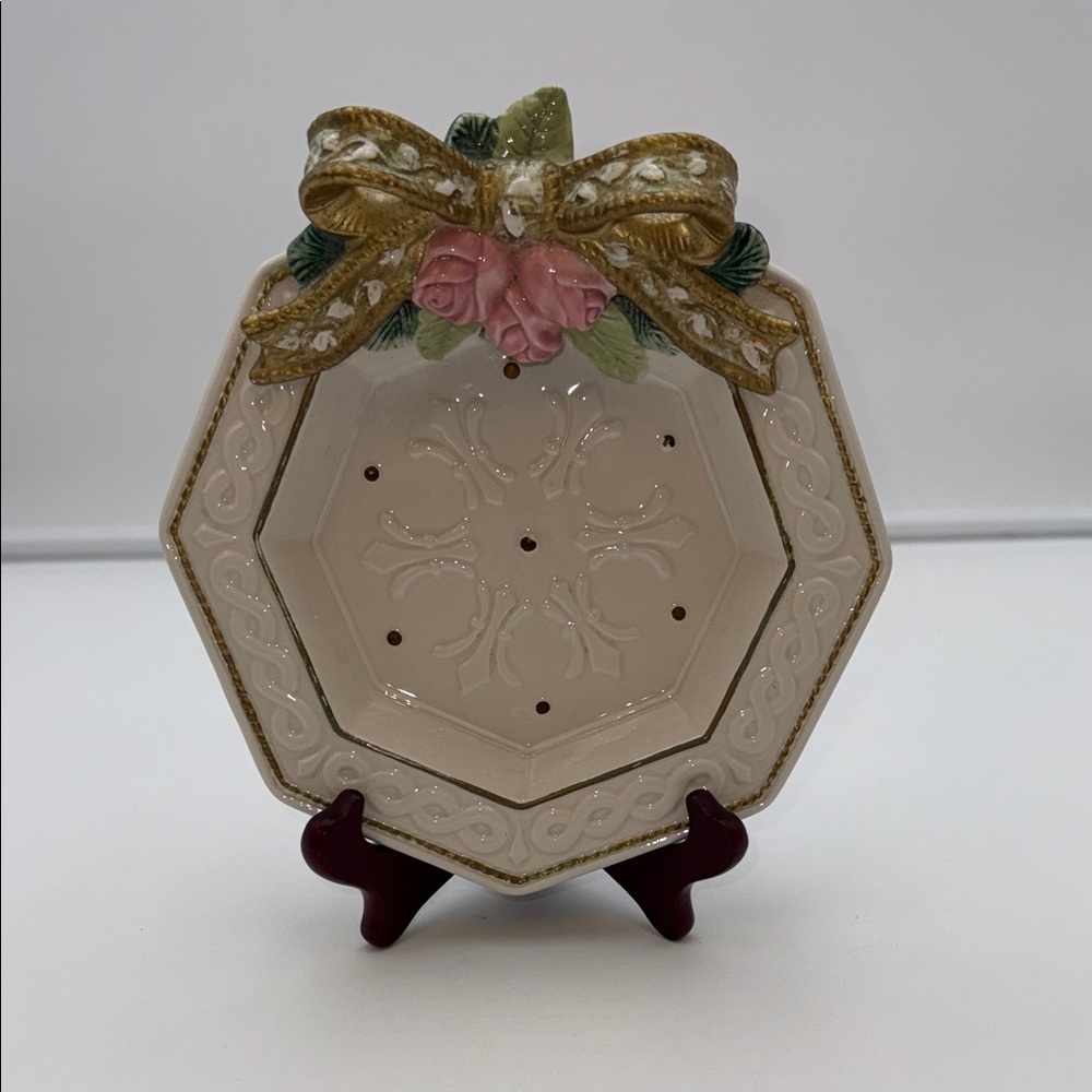 Fitz and Floyd Winter Rose Potpourri Bowl.